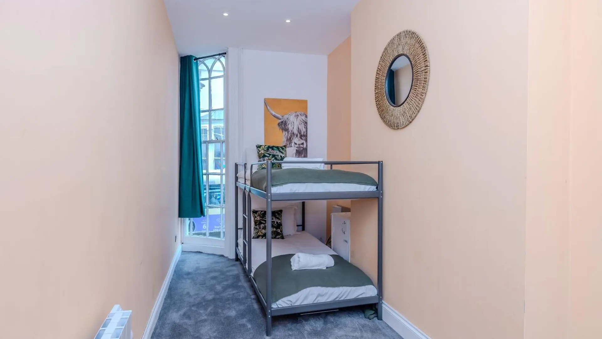 Elegant 2-Bedroom Flat In The Heart Of Vibrant Kemptown برايتون شقة
