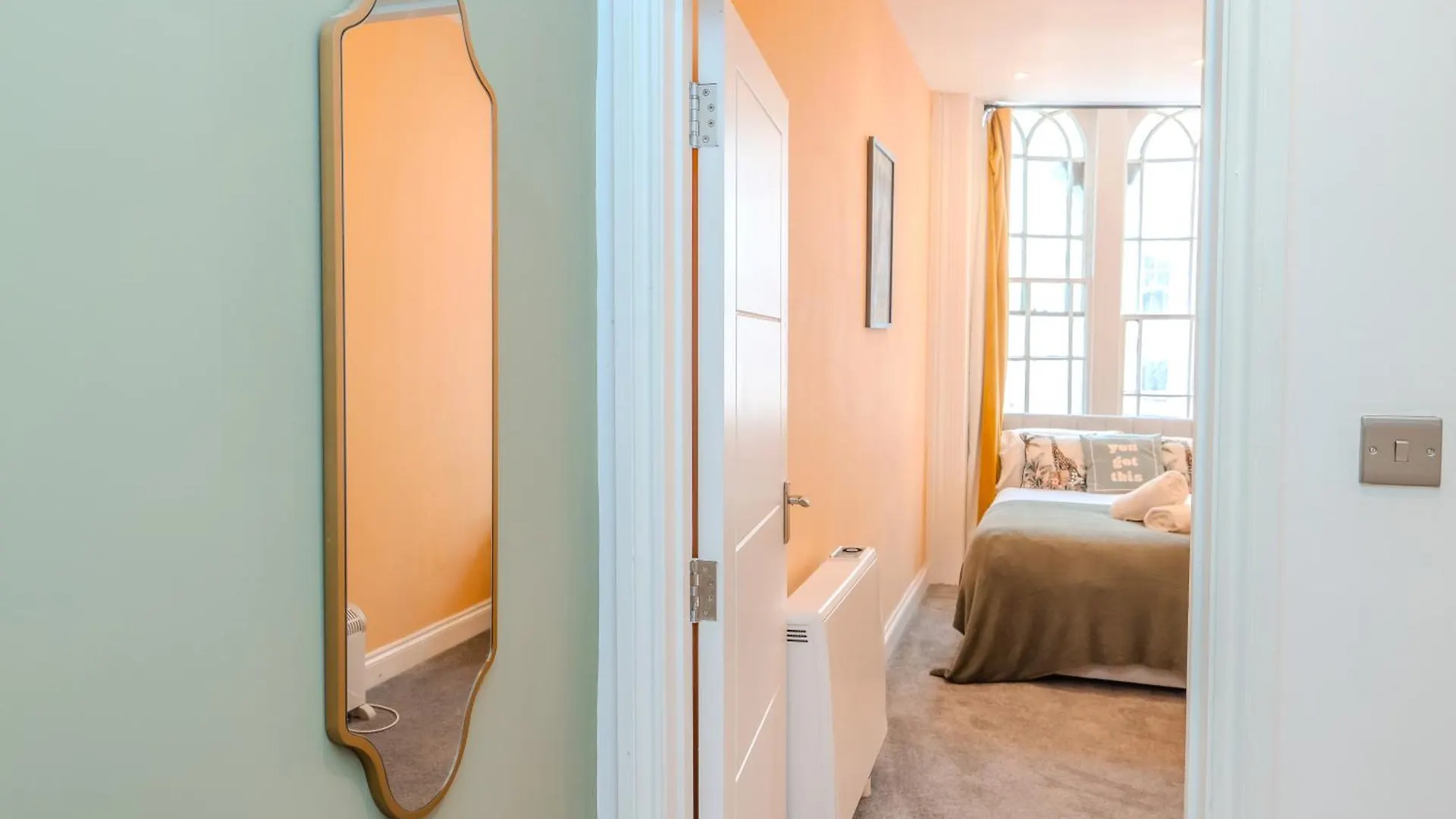 Elegant 2-Bedroom Flat In The Heart Of Vibrant Kemptown برايتون شقة